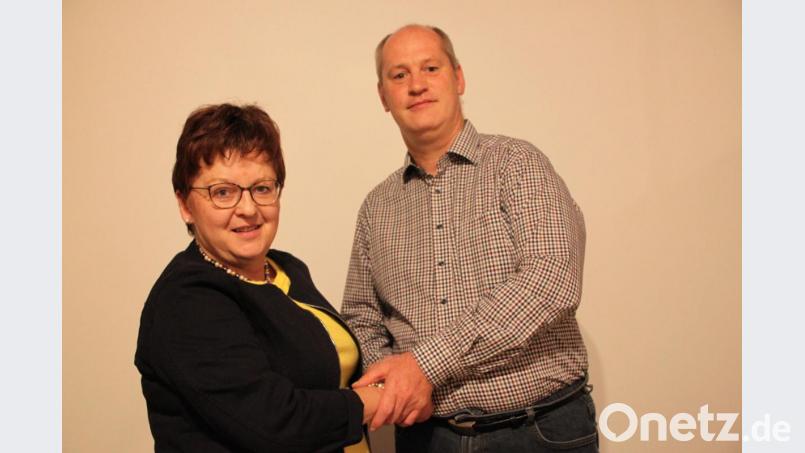 Kreisvorsitzende Brigitte Scharf schlug Thomas Döhler als Landratskandidaten vor und freute sich über die Zustimmung der Versammlung. Bild: den