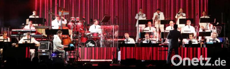 Zweieinhalb Stunden Show vom Allerfeinsten: Die Big Band der Bundeswehr, ansonsten nur in größeren Städten zu sehen, gab ein Konzert in Högling (Kreis Schwandorf). Bild: Gerhard Götz