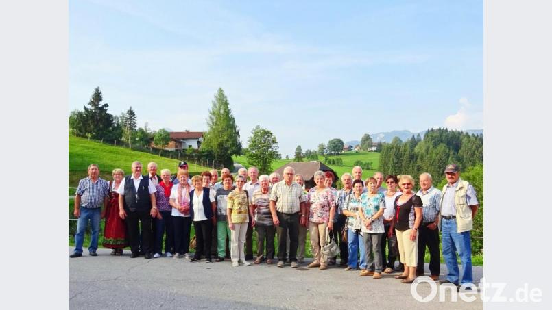 Vier Tage und zum dritten Mal unter der Obhut der beiden Reiseleiter Gerlinde und Detlef König (rechts) erleben 29 Waidhauser einen begeisternten Aufenthalt in Oberösterreich. Bild: fjo