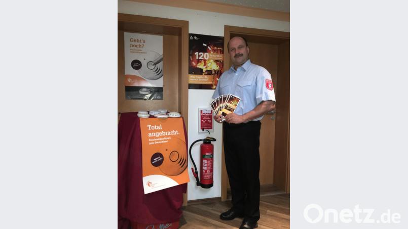 Fachbereichsleiter Thomas Mathes ist im Kreisfeuerwehrverband im Landkreis Neustadt/WN viel unterwegs zum Thema Rauchwarnmelder. Bild: exb