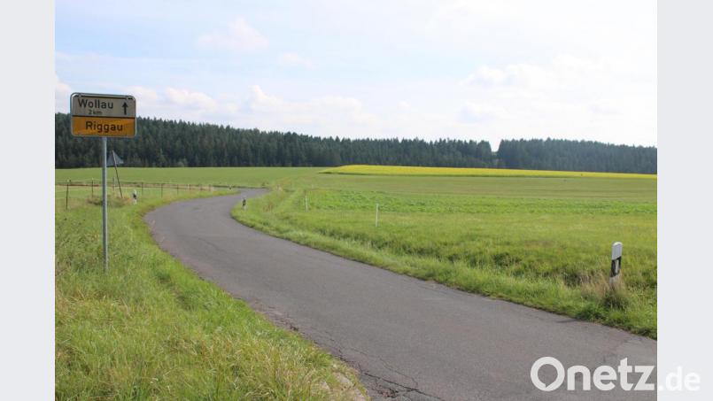 Hier auf der rechten Seite soll der Solarpark Riggau entstehen und soll sich bis zum Pressathbach erstrecken. Einige Bewohner sind vor allem mit den Ausmaßen nicht einverstanden. Bild: sne