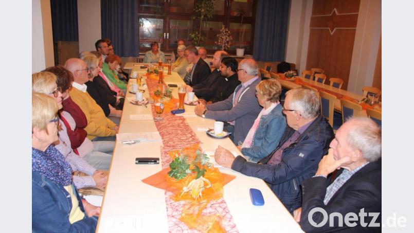 Der Brief des Papstes an das pilgernde Volk in Deutshcland war die Grundlage einer Gesprächsrunde im Jugendheim. Bild: kro