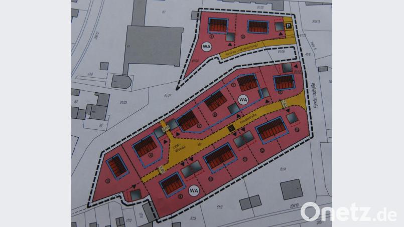 Auf dem alten SVR-Sportgelände plant Investor Martin Sterk sechs Einzel- und zwei Doppelhäuser. Bild: gf