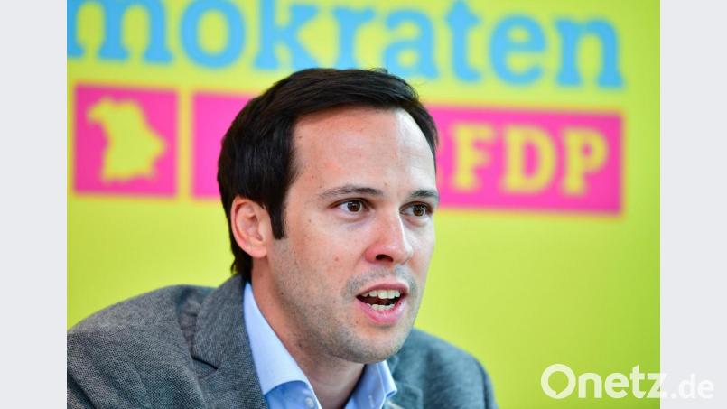 Martin Hagen, bayerischer FDP- Fraktionsvorsitzender, bei einer Pressekonferenz in Bamberg. Bild: Matthias Merz/dpa