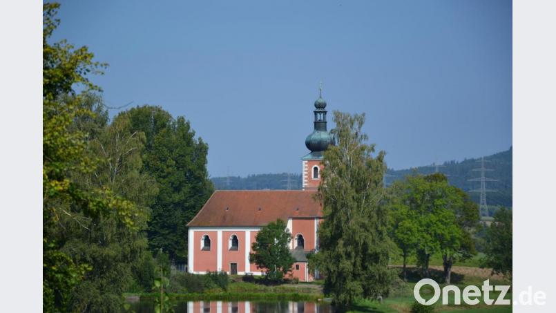 Beim Streit um die Hoheitsrechte über die Wieskirche zwischen dem Pflegamt Treswitz, der Kirche und dem Markt Moosbach ging es um viel Geld. Erst nach über 40 Jahren wurden die Akten geschlossen.
Das Bild zeigt dies Wieskirche vom August 2019. Bild: gi