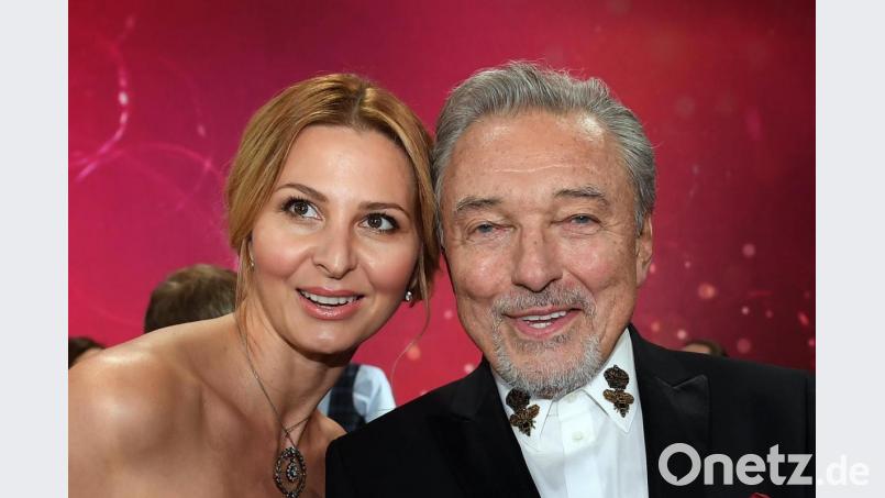 Der tschechische Sänger Karel Gott mit seiner Frau Ivana im Jahr 2017. Bild: Hendrik Schmidt