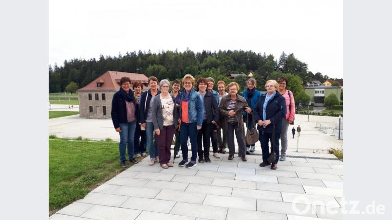 Die Mitglieder des Katholischen Frauenbundes Speinshart besichtigen die KZ-Gedenkstätte Flossenbürg. Bild: do