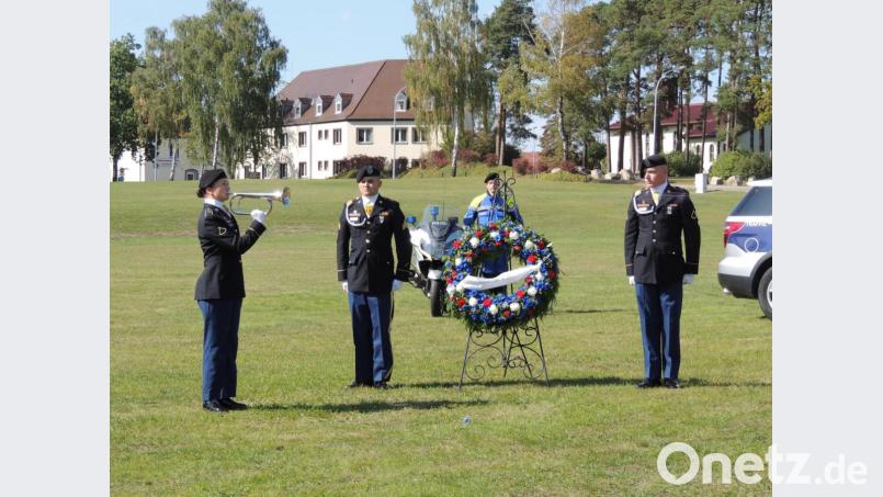 Trompetensignal beim Niederlegen des Kranzes. Bild: mor