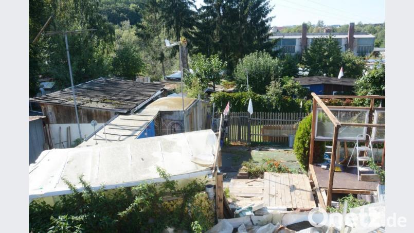 Die Gartenhäuser im Bergmühlweg werden abgebaut. An ihrer Stelle baut die Stadt acht Garagen. Bild: Gabi Schönberger