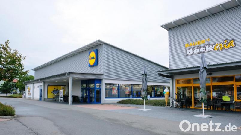 Der Lebensmitteldiscounter Lidl beabsichtigt, seine Verkaufsflächen in der Bahnhofstraße um 205 Quadratmeter zu erweitern. Betroffen ist auch die Backstation. Sie wird mit einem neuen Pavillon aufgewertet. Bild: do