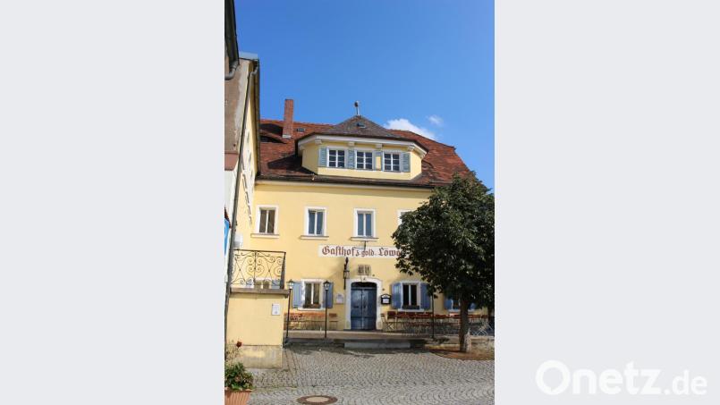 Der „Goldene Löwe“ in Dörflas ist seit kurzem geschlossen: Für zwei Jahre gehen jetzt erst einmal Bauarbeiter und Handwerker aus und ein. Bild: fphs