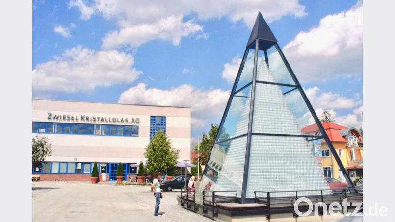 Zu den Höhepunkten der „Glasstraße“ gehört die größte Kristallglaspyramide der Welt in Zwiesel. Bild:  obx-news/Moder