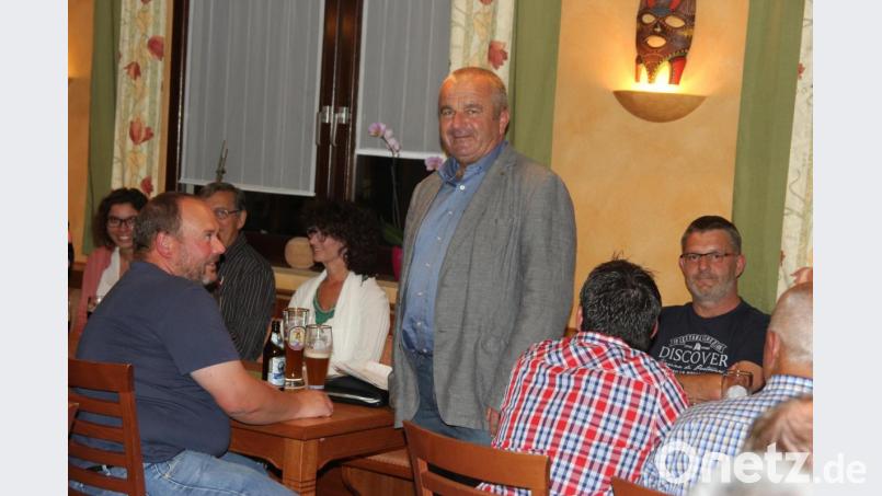 Bürgermeister Josef Deichl fordert, dass in Schmidgaden künftig ein hauptamtlicher Bürgermeister die Amtsgeschäfte führt. Er informierte für die Liste „Gemeindewohl“ über die Projekte der laufenden Periode sowie die weiteren geplanten Projekte. Bild: ral