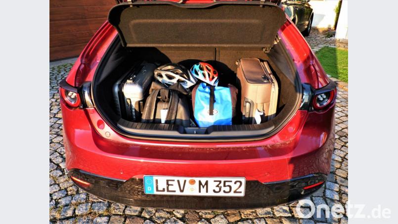 Der Kofferraum ist leicht zu beladen und fasst bis zu 1026 Liter. Bild: bz