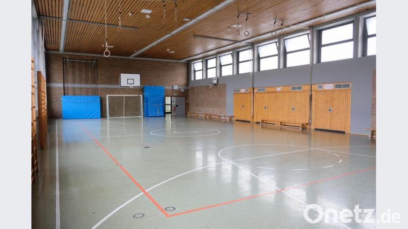 Die Grafenwöhrer Schulturnhalle bekommt einen neuen Bodenbelag. Damit verbunden ist auch der Einbau einer Fußbodenheizung. Bild: do