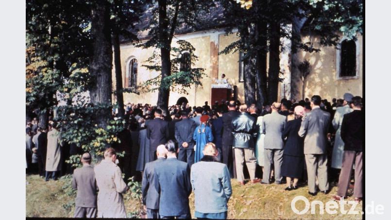 Auf einer hölzernen Kanzel an der Außenfassade der Bergkirche predigten die Priester noch bis in die 1960er-Jahre sonntags und am Fest Kreuzerhöhung vor unzähligen Gottesdienstbesuchern. Bild: rha