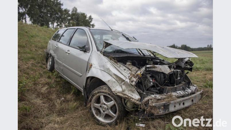Unfall am Freitagmorgen (13.9.) auf der Umgehungsstraße Bärnau, Richtung Plößberg. Bild: dtr