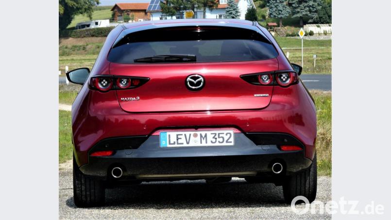 Sehr markant gezeichnet ist das Heck des Mazda3. Bild: bz