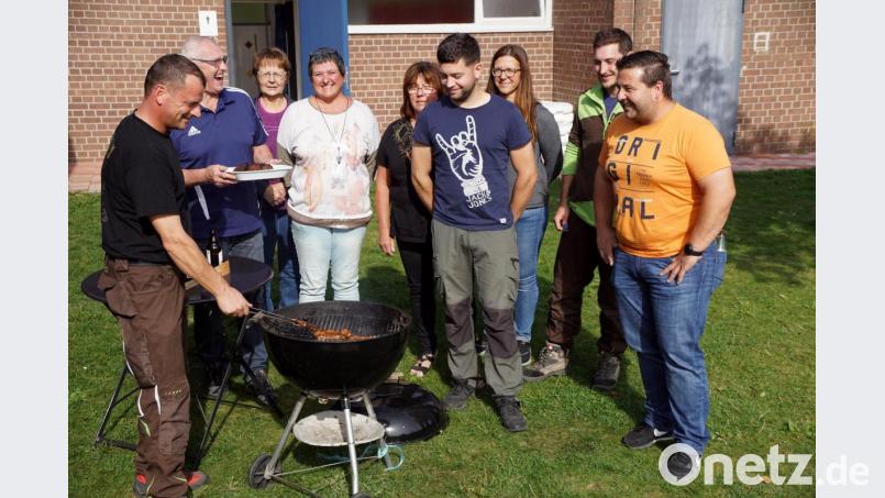 Ein saftiges Steak hatte jeder verdient (von links): Kai Wolf, Jürgen Jaschke, Anette Wagner, Anke Müller, Gabi Bäumler, Andreas Bauer, Sabrina Stich, Gabriel Scherm und Thomas Kaufmann. Bild: bkr