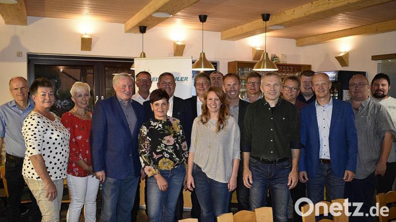 Die Stadtratskandidaten der Freien Wähler/Aufschwung Auerbach nach ihrer Nominierung. Bild: sck
