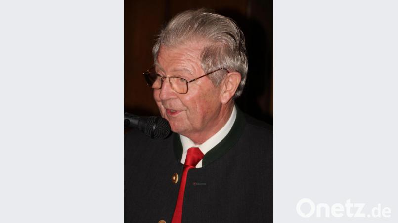 Heimatpfleger Robert Treml ging in seinem Festvortrag auf die Geschichte der Basilika ein. Bild: kro