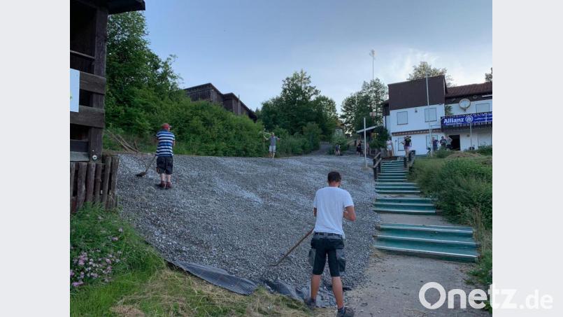 Wenn die SpVgg Windischeschenbach zum Arbeitsdienst ruft, lassen sich die Mitglieder nicht lange bitten. Bild: exb