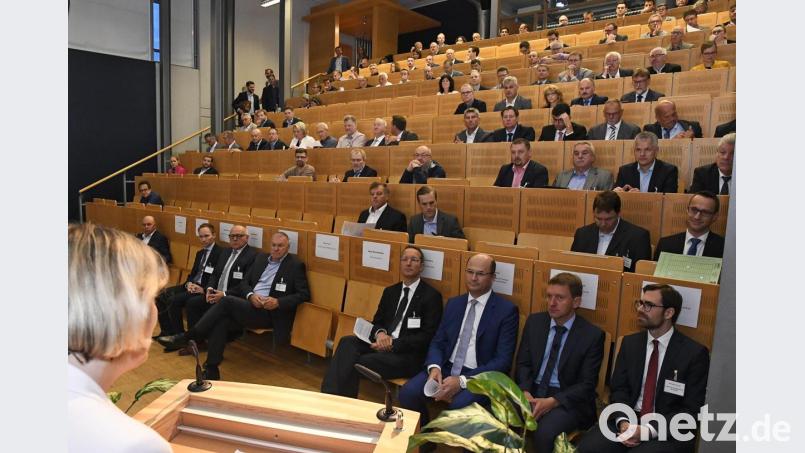 Großes Interesse herrschte für das Netzwerktreffen der Energie-Netzwerke in Amberg. Bild: Petra Hartl