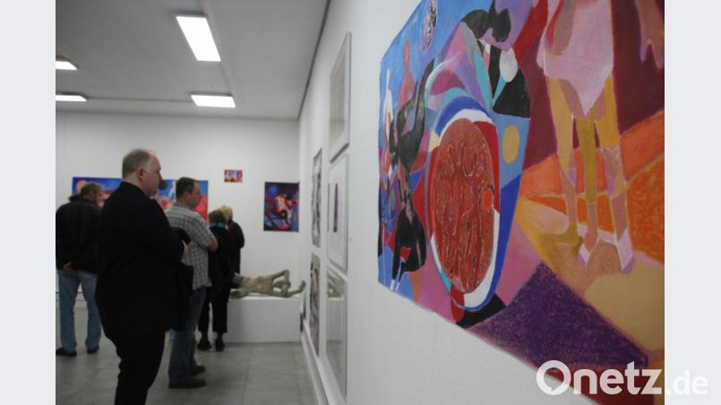 Klaus Schramm malt viele seiner Bilder in kräftigen Farben. Bild: kmo