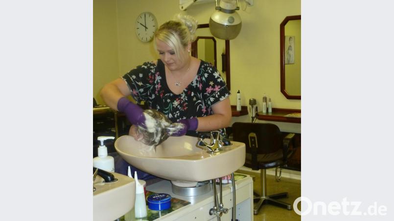 Sandra Weber hat vor 17 Jahren ihre Ausbildung im Salon begonnen und ist dageblieben. Bild: Portner