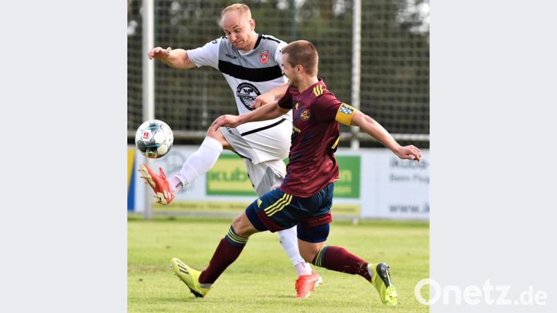 Gegen den ASV Neumarkt holte die Truppe um Kapitän Johannes Renner (vorne) den ersten Heimsieg. Auch gegen Mitaufsteiger Woffenbach will die SV Grafenwöhr als Sieger vom Platz gehen. Bild: Büttner, Gerhard