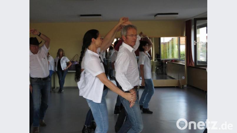 Eingespielte Pärchen können Linedance in sämtlichen Standardtänze enbauen. Bild: ubb
