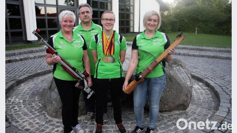 Die Familie Hößl - Carola, Günther, Sabrina und Christina (von links) – reist erfolgreich von den Deutschen Meisterschaften nach Hause zurück. Bild: wro
