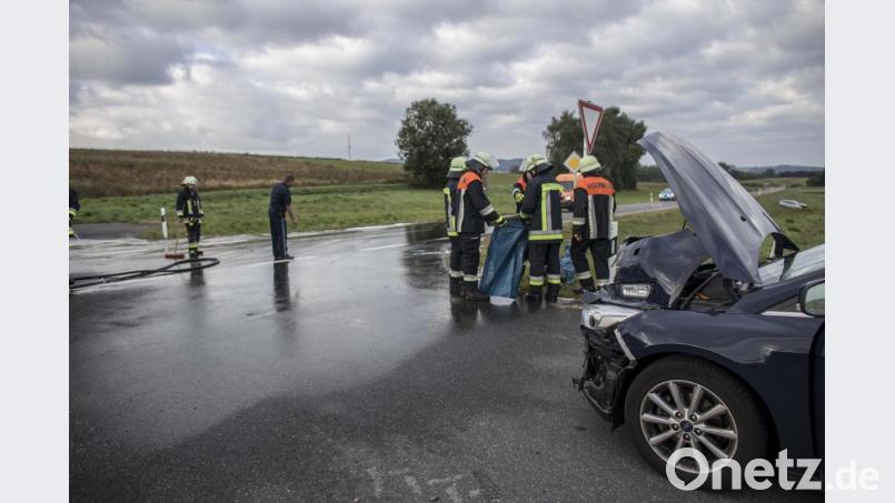 Unfall am Freitagmorgen (13.9.) auf der Umgehungsstraße Bärnau, Richtung Plößberg. Bild: dtr