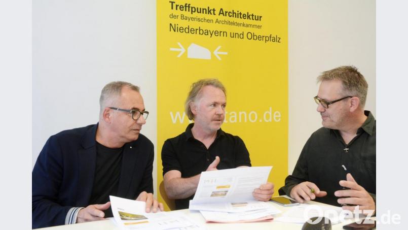 Stefan Kunnert, Peter Troppmann und Stephan Argauer (von links) hoffen auf zahlreiche Teilnehmer am Architektur-Workshop am kommenden Wochenende. Bild: Gabi Schönberger