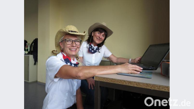 Luise Stock und Luise Zant (v. li.) haben "Spirit of Linedance" in der Kreisstadt gegründet. Bild: ubb
