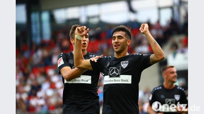 Nicólas González lässt sich für sein 1:0 für den VFB Stuttgart feiern. Bild: Jahn Regensburg
