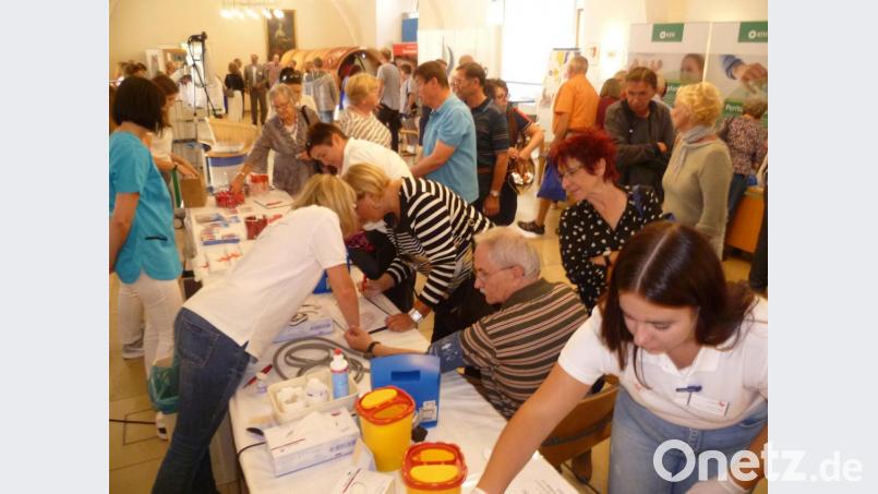 Beim Gesundheitstag 2019 stand der Darm im Mittelpunkt. Wie immer großen Zuspruch fanden die kostenlosen Tests, die Fachkräfte der örtlichen Kliniken anboten. Bild: usc