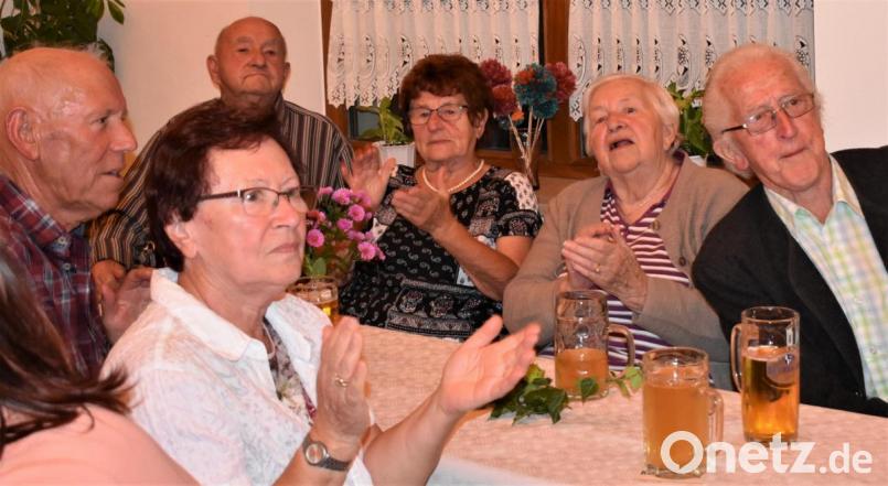 Begeistert klatschen die Zuhörer mit. Bild: rgr