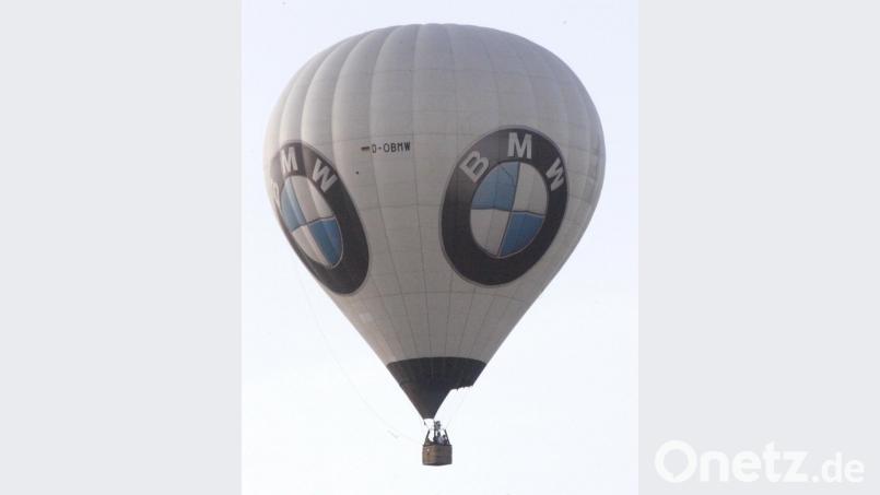 Der Heißluftballon mit dem BMW-Emblem startete am Samstagabend mit dem Gewinner der Fahrt. Bild: Hirsch