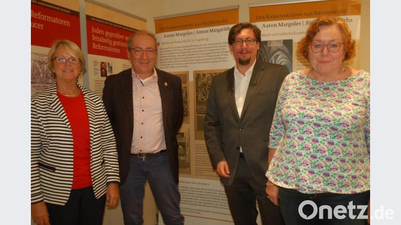 Der Vorstand der vor einem Jahr gegründeten Deutsch-Israelischen Gesellschaft Regensburg/Oberpfalz: Vorsitzender Thomas Rudner (Zweiter von links), seine Stellvertreter Ilse Danziger (links) und Stefan Christoph sowie Schatzmeisterin Elisabeth Gross. Bild: gib