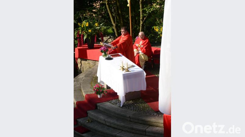 Diakon Norbert Hammerl hält beim Kreuzbergfest die Predigt. Bild: bey