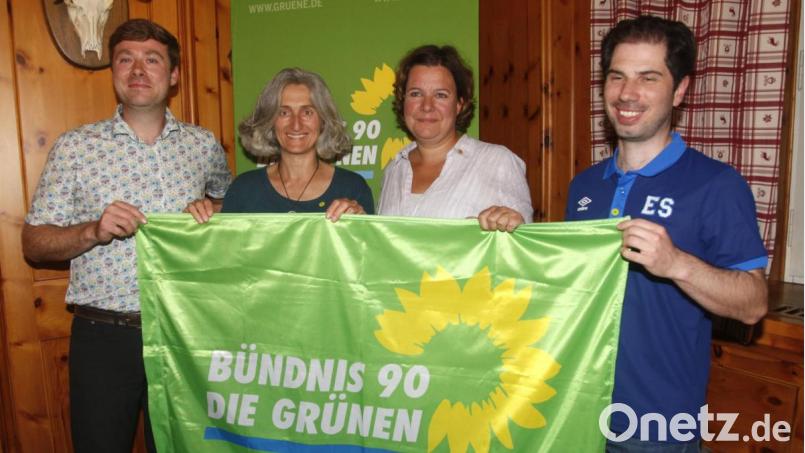 Benjamin Quaas, Martina Pfauntsch, Claudia Müller-Völkl und Andre Petershans (von links) bilden den neuen Kreisvorstand der "Grünen". Bild: Hirsch