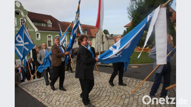 Mit einem festlichen Einzug in die Kirche startet das Hauptfest der MMC.