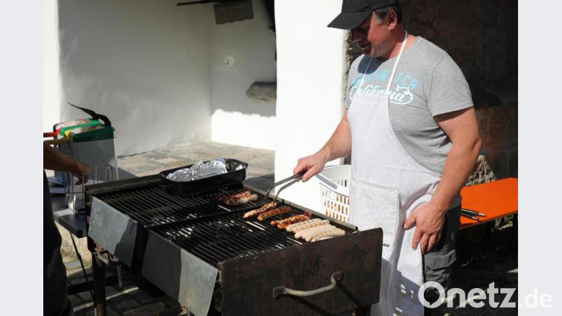 Bio-Bratwürste und Bratwürste vom Holzkohlegrill (Bild) waren für die Gaumenfreude bestimmt. Bild: njn