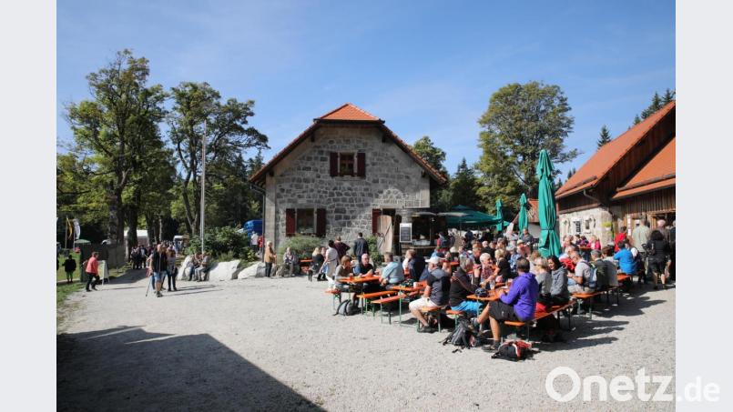 Nicht nur im Festzelt, auch beim Waldhaus selbst herrschte reger Betrieb. Bild: njn