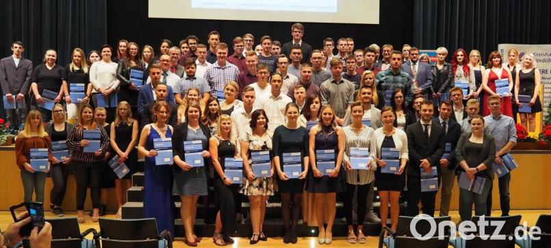 Für die erfolgreichen Prüfungsteilnehmer der Sommergesellenprüfung 2019 beginnt nun das Berufsleben. Bild: Bühner