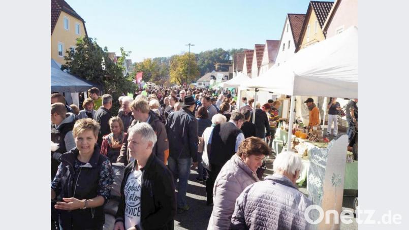 Auf ähnlich viele Besucher hoffen der Bayerische Bauernverband, Kreisverband Weiden/Neustadt, und die Stadt Neustadt am 29. September, wenn der 15. Bauernmarkt eröffnet wird. Bild: krb