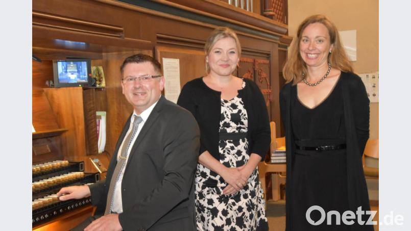 Holger Popp, Tamara-Raphaela Hirschmann und Stefanie Rüger (von links) begeistern bei der elften &quot;musikalischen Mittagsandacht&quot; in St. Josef. Bild: hcz