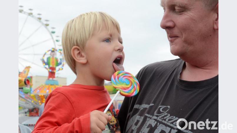 Simon (3) freut sich riesig über seinen Geburtstagslolli Bild: Gabi Schönberger