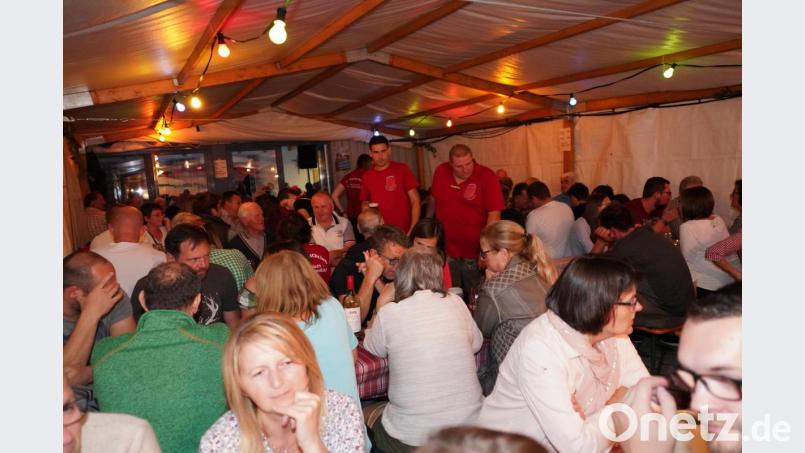 Zum Schalobfest in Albersrieth kommen nicht nur Mitglieder des Schnupftuchclubs aus Albersrieth und Obertresenfeld. Es sind dort auch etliche Vohenstraußer gern zu Gast. Bild: fvo